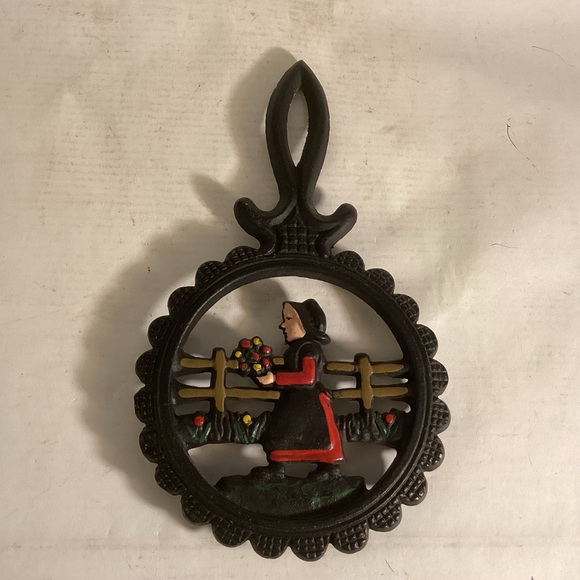 Pair of cast iron Amish trivets - Picture 2 of 6